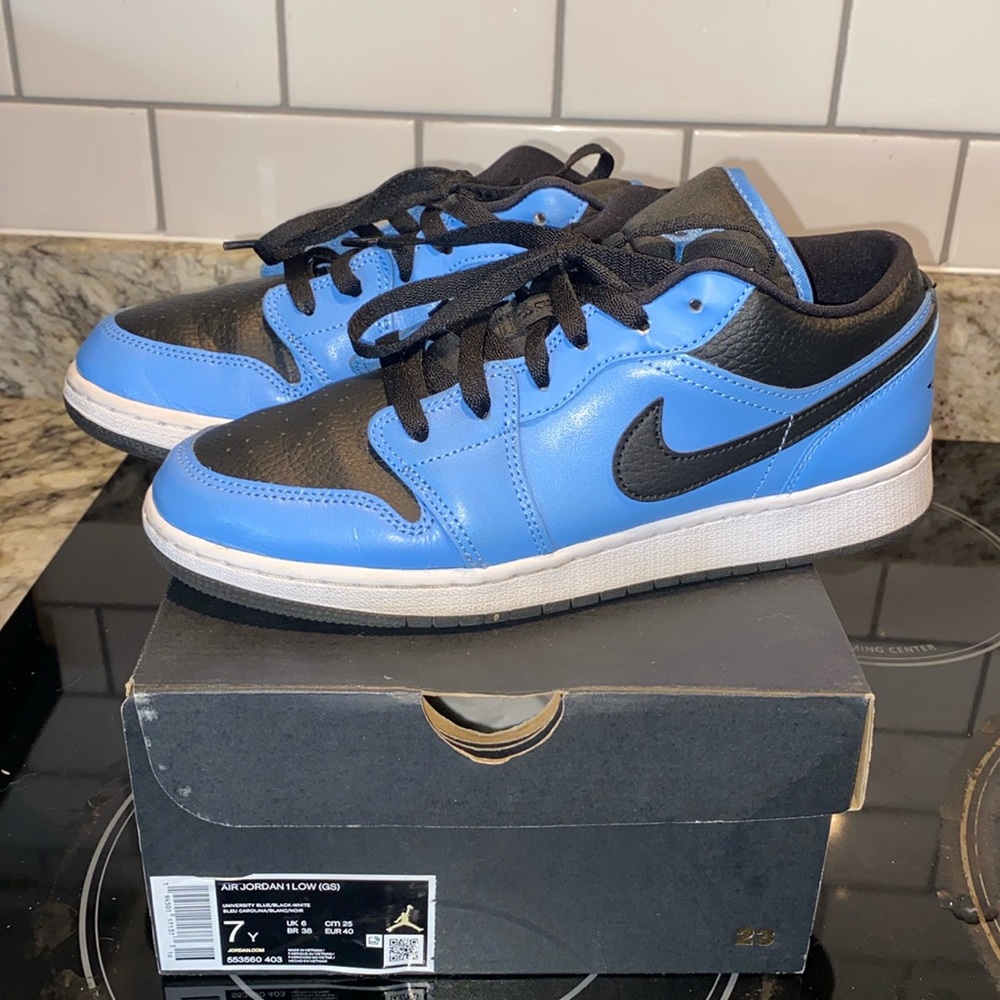 UNC Blue Jordan 1 lows.